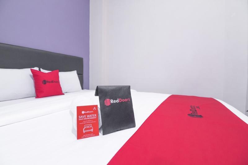 Hotel Reddoorz Near Itc Mangga Dua Yakarta Exterior foto