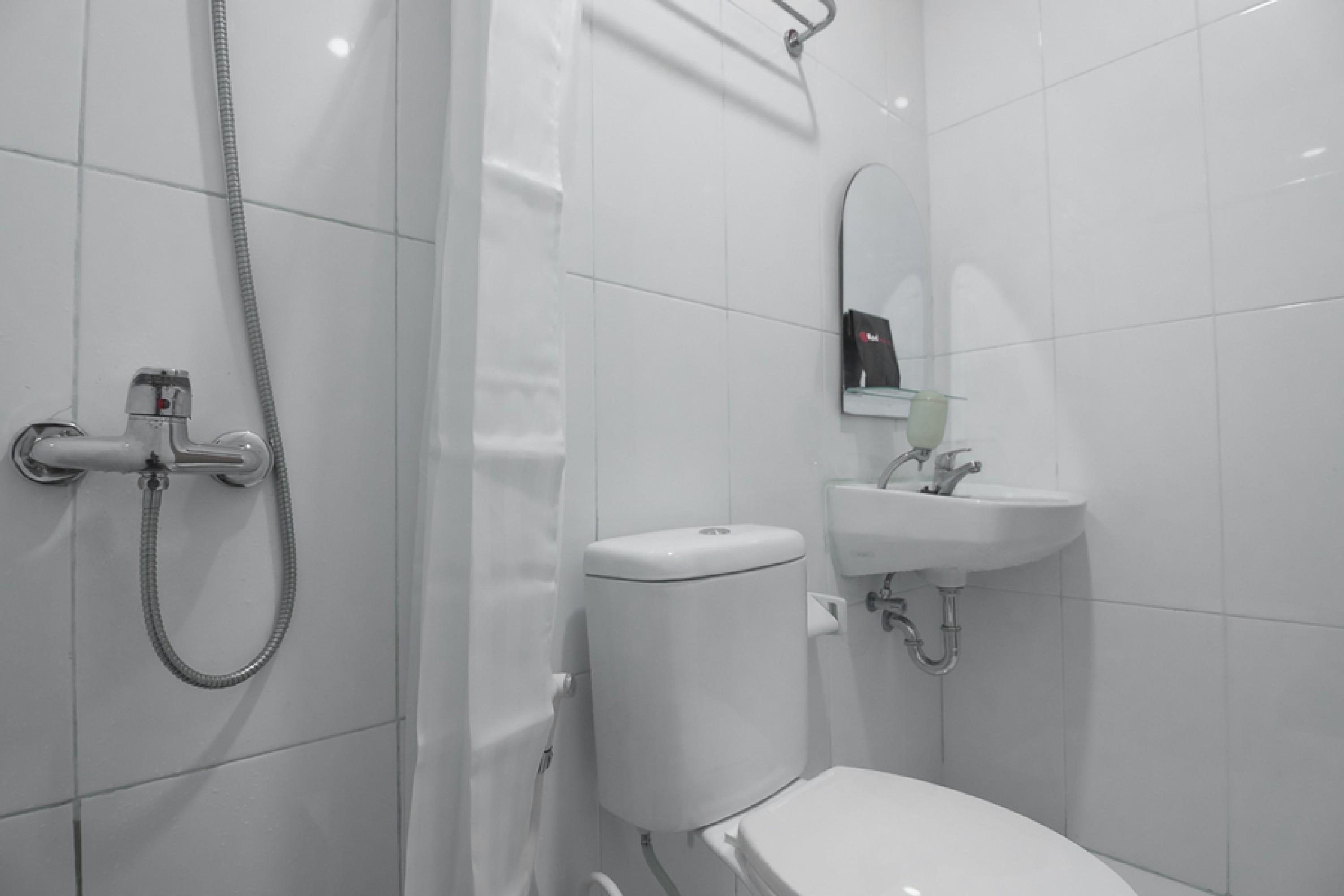 Hotel Reddoorz Near Itc Mangga Dua Yakarta Exterior foto