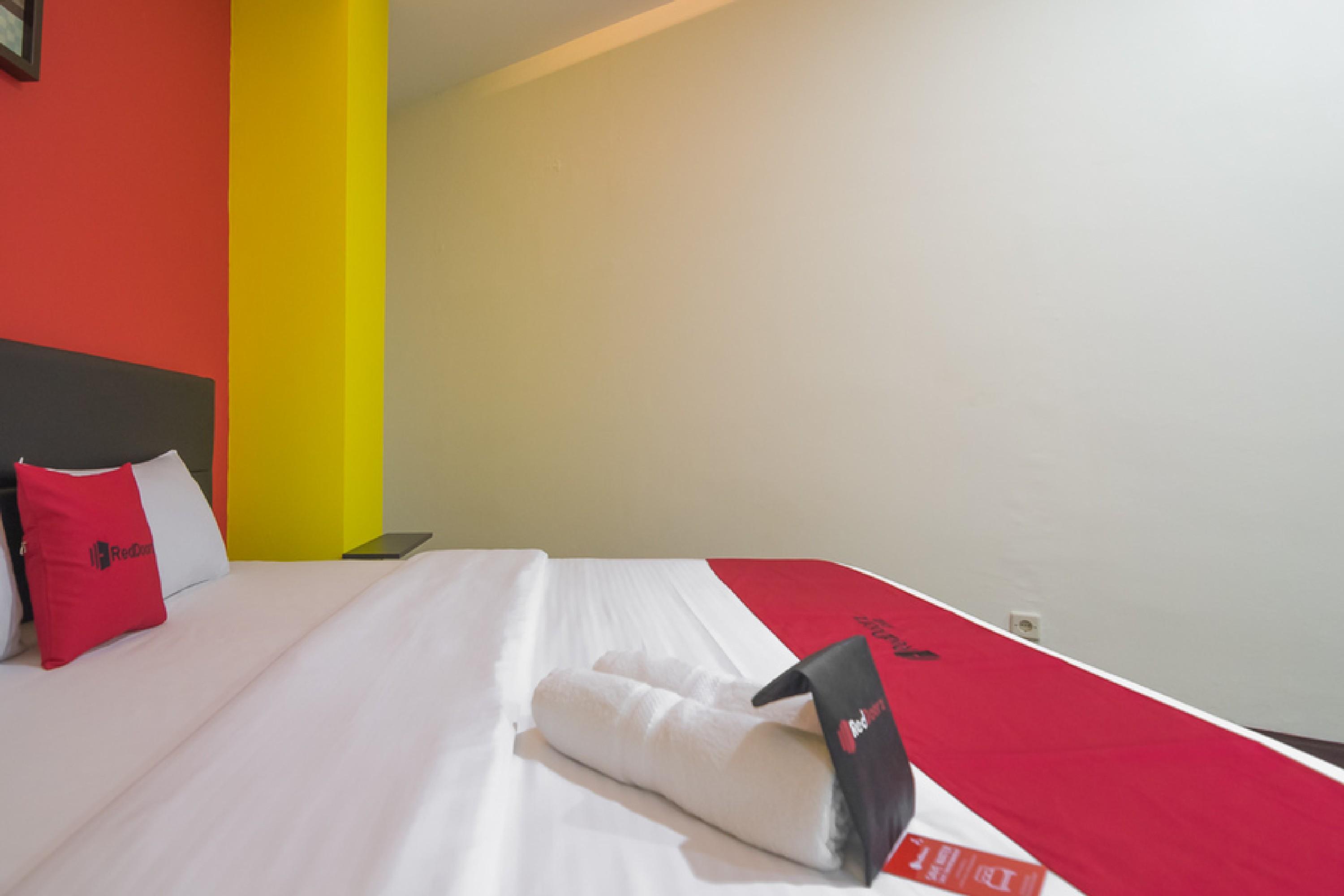 Hotel Reddoorz Near Itc Mangga Dua Yakarta Exterior foto