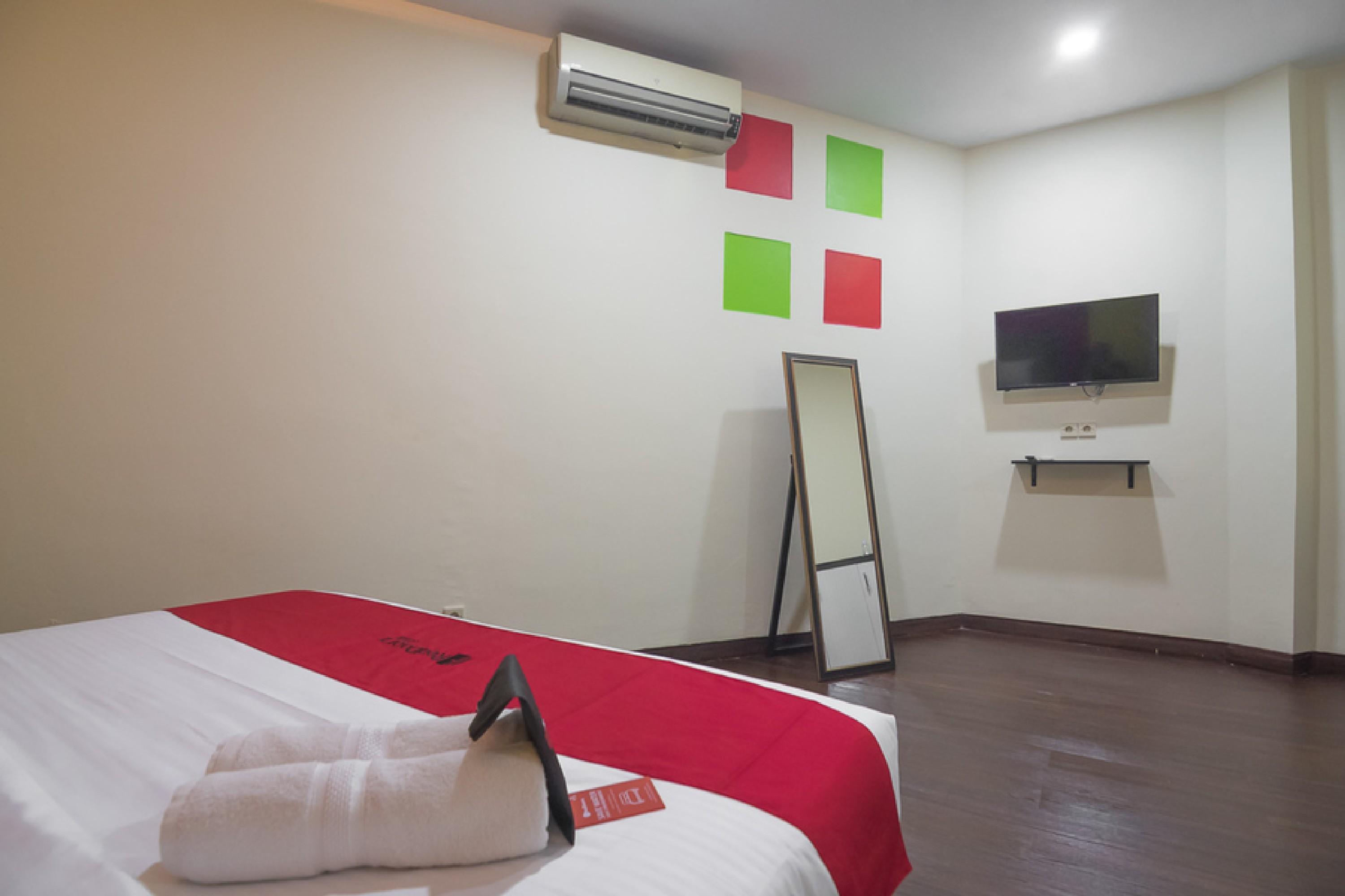 Hotel Reddoorz Near Itc Mangga Dua Yakarta Exterior foto