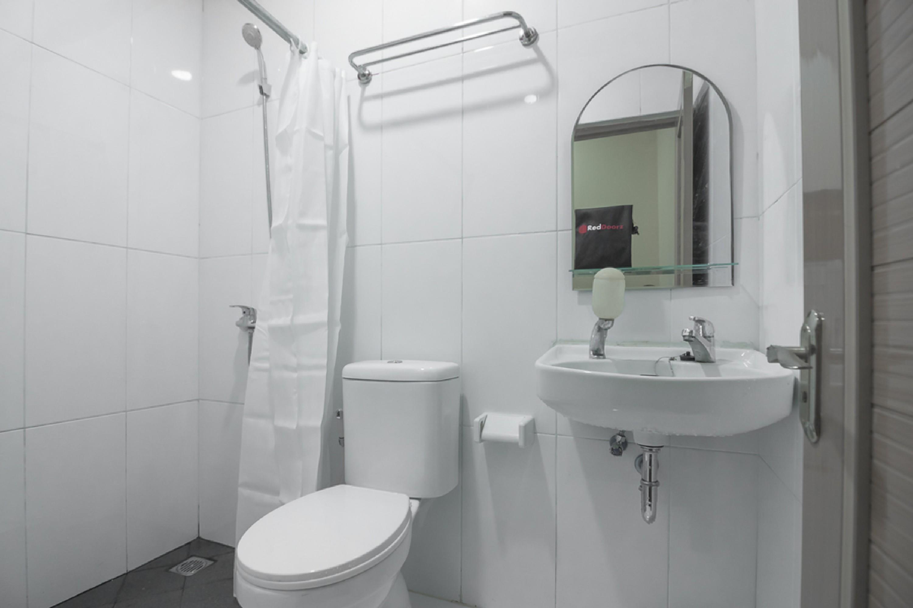 Hotel Reddoorz Near Itc Mangga Dua Yakarta Exterior foto