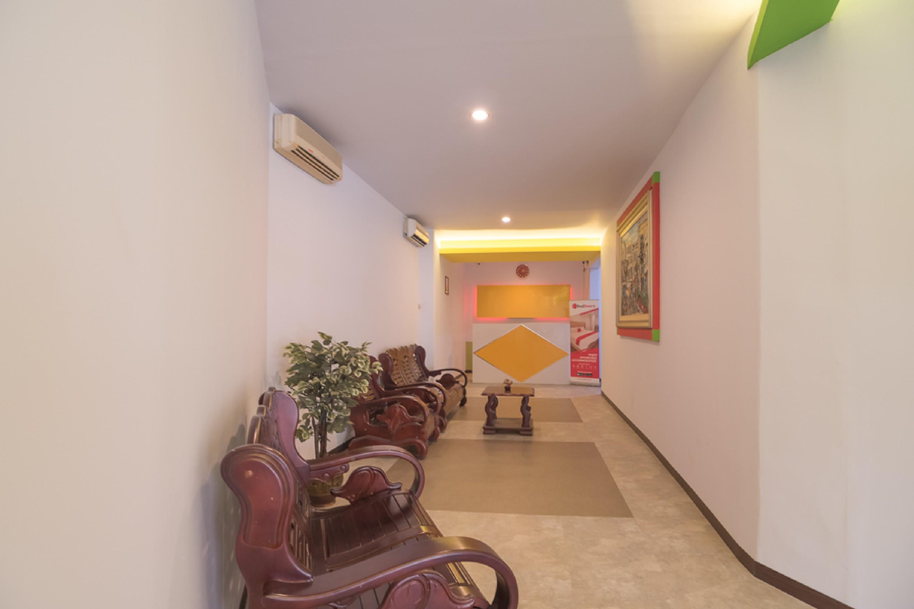 Hotel Reddoorz Near Itc Mangga Dua Yakarta Exterior foto