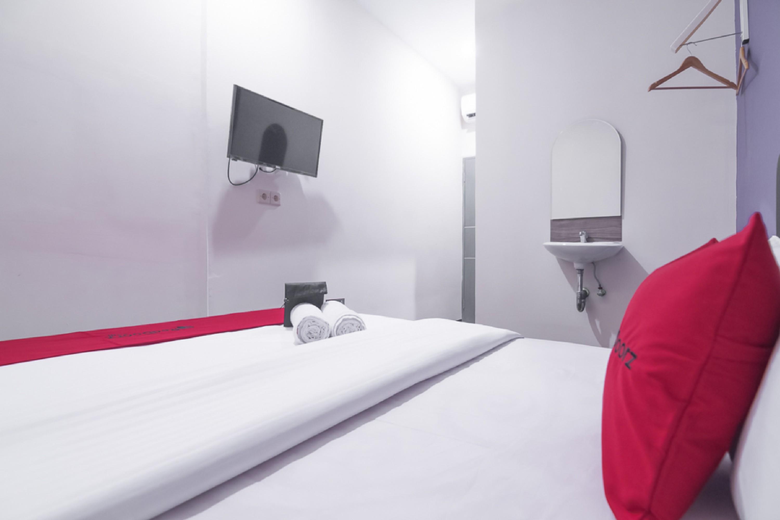 Hotel Reddoorz Near Itc Mangga Dua Yakarta Exterior foto