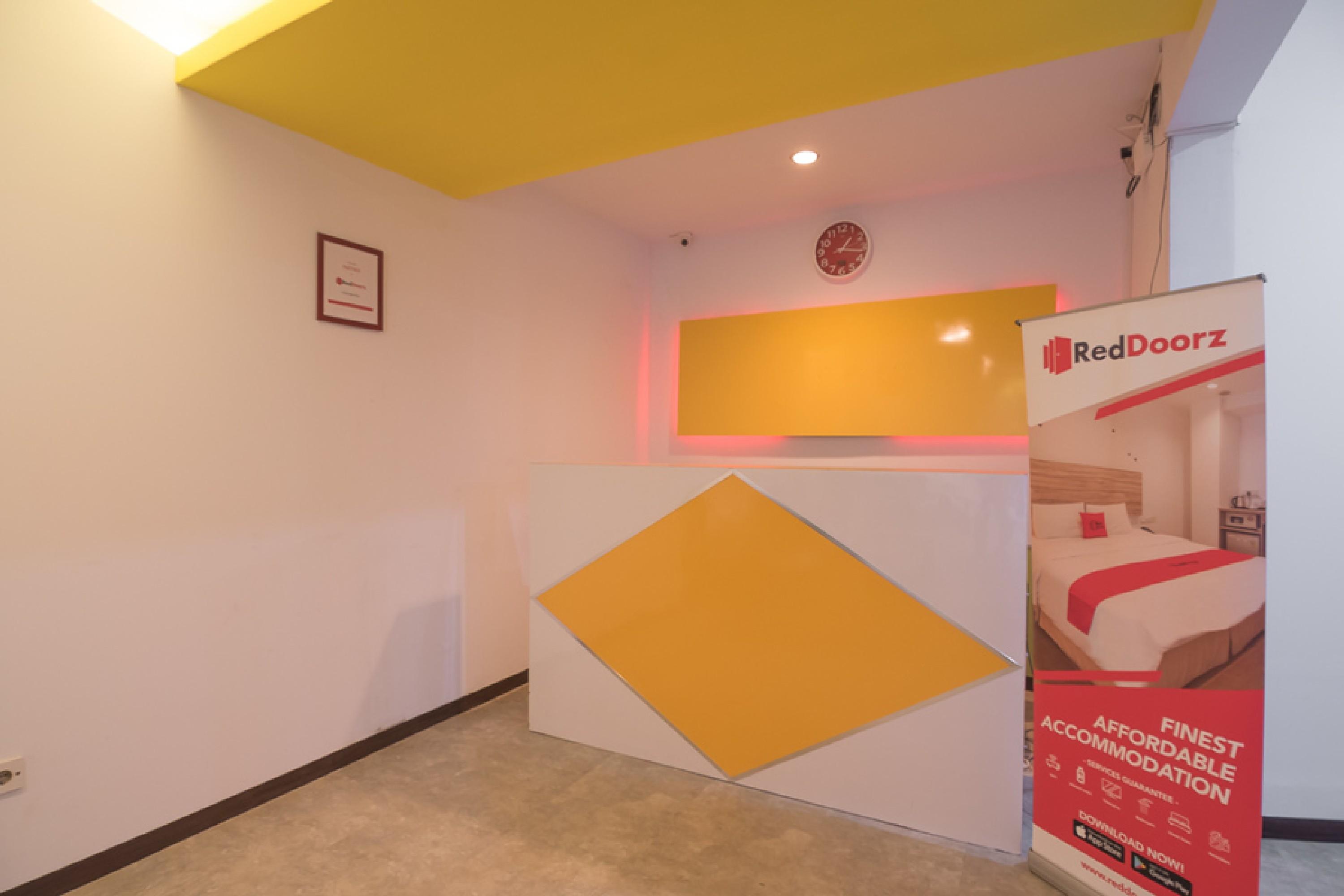 Hotel Reddoorz Near Itc Mangga Dua Yakarta Exterior foto