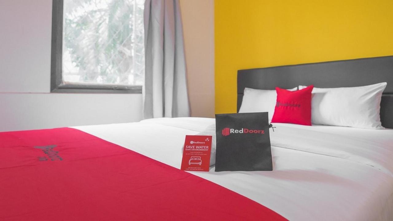 Hotel Reddoorz Near Itc Mangga Dua Yakarta Exterior foto