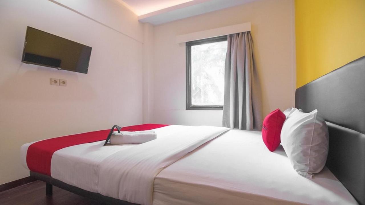 Hotel Reddoorz Near Itc Mangga Dua Yakarta Exterior foto