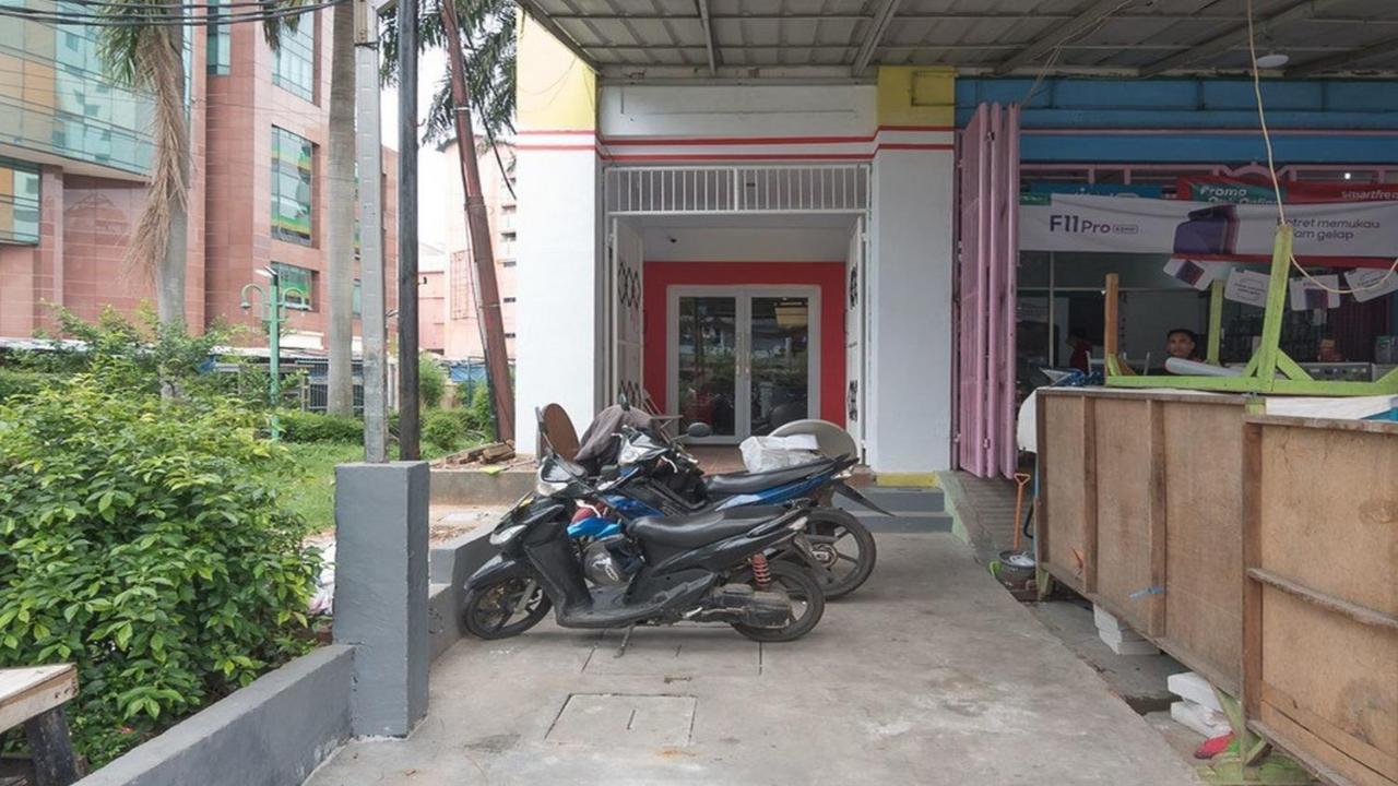 Hotel Reddoorz Near Itc Mangga Dua Yakarta Exterior foto