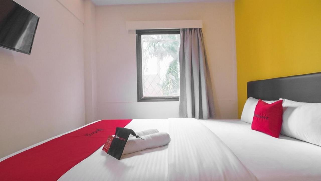 Hotel Reddoorz Near Itc Mangga Dua Yakarta Exterior foto