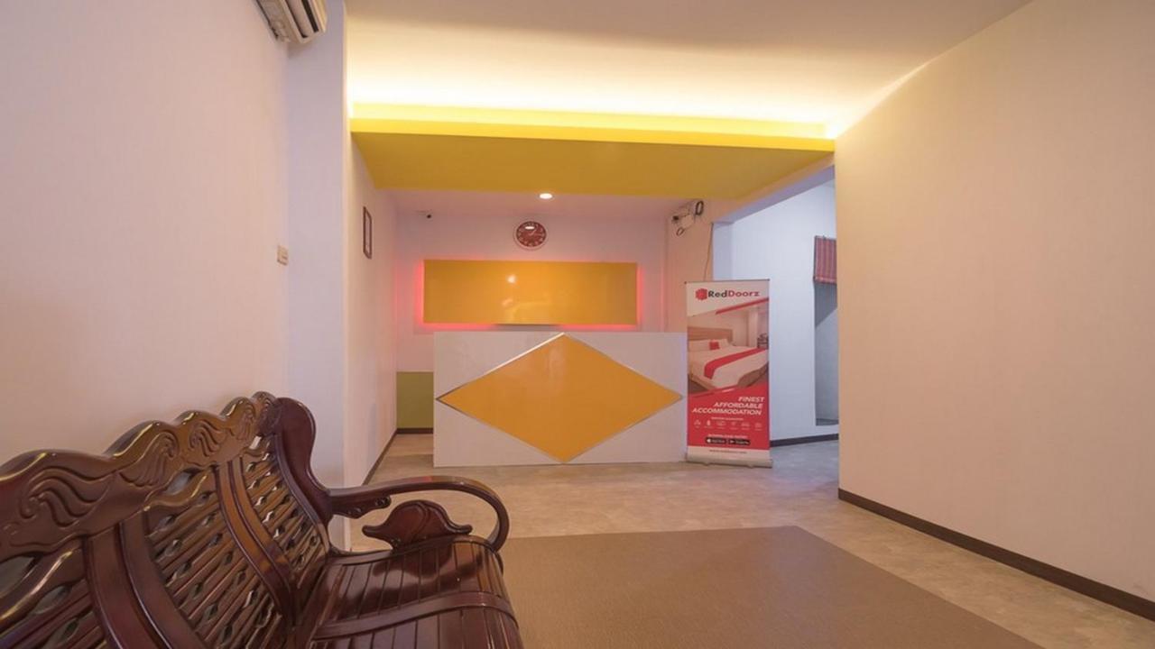 Hotel Reddoorz Near Itc Mangga Dua Yakarta Exterior foto